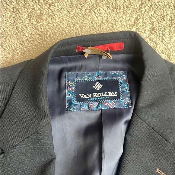 Blue Fitted Blazer with Notched Lapels and Textured Fabric - Picture 4 of 5